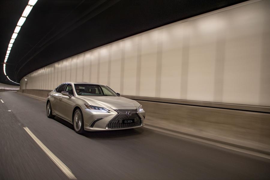  Lexus ES300h 2018 года  (AU) (фото 7 из 14)